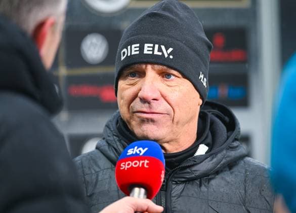 Germany, Spiesen-Elversberg, 18.02.2024, Ursapharm-Arena at Kaiserlinde, SV Elversberg vs VfL Osnabrueck - 2. Bundesliga, Trainer Horst Steffen (SV Elversberg) looks Spiesen-Elversberg Ursapharm-Arena at Kaiserlinde Saarland Germany
