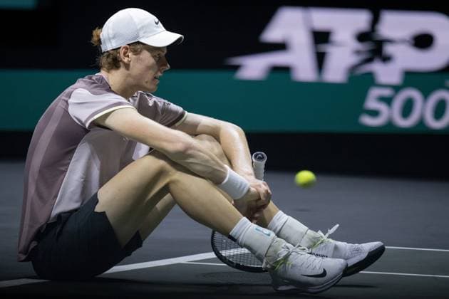 ROTTERDAM - Jannik Sinner (ITA) in action against Alex de Minaur (Australia) on the last day of the ABN AMRO Open tennis tournament in Ahoy. ANP SANDER KONING ABN AMRO Open 2024 xVIxANPxSportx xxANPxIVx 491440121 originalFilename: 491440121.jpg