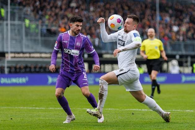 Luca Schnellbacher (SV 07 Elversberg) im Zweikampf mit Athanasios Androutsos (VFL Osnabrueck), SV Elversberg vs VFL Osnabrueck, Fussball, 2. Bundesliga, 20. Spieltag, Saison 2023 2024, 18.02.2024 SV Elversberg vs VFL Osnabrueck, Fussball, 2. Bundesliga, 20. Spieltag, Saison 2023 2024, 18.02.2024 Elversberg