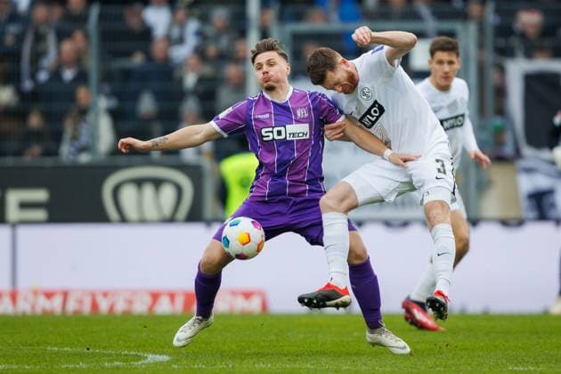 Florian Le Joncour (SV 07 Elversberg) im Zweikampf mit Erik Engelhardt (VFL Osnabrueck), SV Elversberg vs VFL Osnabrueck, Fussball, 2. Bundesliga, 20. Spieltag, Saison 2023 2024, 18.02.2024 SV Elversberg vs VFL Osnabrueck, Fussball, 2. Bundesliga, 20. Spieltag, Saison 2023 2024, 18.02.2024 Elversberg