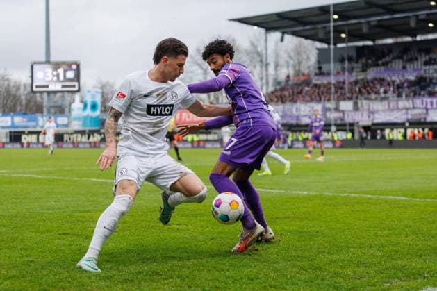 Hugo Vandermersch (SV 07 Elversberg) im Zweikampf mit Noel Niemann (VFL Osnabrueck), SV Elversberg vs VFL Osnabrueck, Fussball, 2. Bundesliga, 20. Spieltag, Saison 2023 2024, 18.02.2024 SV Elversberg vs VFL Osnabrueck, Fussball, 2. Bundesliga, 20. Spieltag, Saison 2023 2024, 18.02.2024 Elversberg