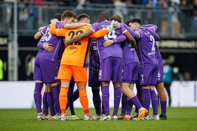 Mannschaftskreis Osnabrueck, SV Elversberg vs VFL Osnabrueck, Fussball, 2. Bundesliga, 20. Spieltag, Saison 2023 2024, 18.02.2024 SV Elversberg vs VFL Osnabrueck, Fussball, 2. Bundesliga, 20. Spieltag, Saison 2023 2024, 18.02.2024 Elversberg