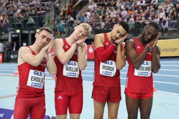 Bilder des Jahres 2024, Sport 02 Feburar Sport Themen der Woche KW07 Sport Bilder des Tages Deutsche Leichtathletik-Hallenmeisterschaften; Leipzig, 18.02.2024 Die 4 x 200 Meter-Staffel des Hamburger SV gewinnt Gold: Paul Erdle, Matti Wellm, Manuel Mordi, Mireku Carl-Junior Boateng 71. Leichtathletik Hallen-DM am 17. 18.02.2024 in der Quarterback Immobilien Arena Leipzig. Im Bild: *** German Indoor Athletics Championships Leipzig, 18 02 2024 Hamburger SVs 4 x 200 meter relay team wins gold Paul Erdle, Matti Wellm, Manuel Mordi, Mireku Carl Junior Boateng 71 German Indoor Athletics Championships on 17 18 02 2024 in the Quarterback Immobilien Arena Leipzig In the picture Copyright: xBEAUTIFULxSPORTS JanxKaeferx