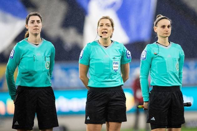 Google Pixel Frauen-Bundesliga 14. Spieltag: MSV Duisburg - 1. FC Köln; 18.02.2024 Karoline Wacker (Schiedsrichterin) bis zum Spielanfang. Google Pixel Frauen-Bundesliga 14. Spieltag: MSV Duisburg - 1. FC Köln; Schauinsland-Reisen-Arena; Duisburg; 18.02.2024 DFB DFL REGULATIONS PROHIBIT ANY USE OF PHOTOGRAPHS AS IMAGE SEQUENCES AND OR QUASI-VIDEO Copyright: xBEAUTIFULxSPORTS Buriakovx
