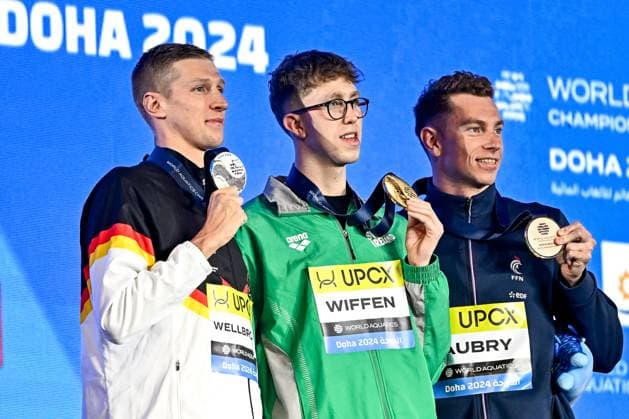 Bilder des Jahres 2024, Sport 02 Feburar Sport Themen der Woche KW07 Sport Bilder des Tages 2024 World Aquatics Championships, Hamad Aquatic Center, Doha, Qatar 18 2 2024 Men™s 1500m Freestyle Final Florian Wellbrock of Germany (silver medal), Daniel Wiffen of Ireland (gold medal) and David Aubry of France (bronze medal) celebrate with their medals Florian Wellbrock, Daniel Wiffen and David Aubry celebrate with their medals 18 2 2024  Copyright: x INPHO AndreaxStacciolix 20240218_GPer_Z8G5690