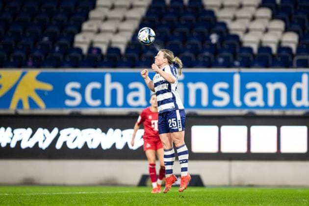 Google Pixel Frauen-Bundesliga 14. Spieltag: MSV Duisburg - 1. FC Köln; 18.02.2024 Sigurdardottir Ingibjörg (MSV Duisburg, 25) mit dem Kopfball Google Pixel Frauen-Bundesliga 14. Spieltag: MSV Duisburg - 1. FC Köln; Schauinsland-Reisen-Arena; Duisburg; 18.02.2024 DFB DFL REGULATIONS PROHIBIT ANY USE OF PHOTOGRAPHS AS IMAGE SEQUENCES AND OR QUASI-VIDEO Copyright: xBEAUTIFULxSPORTS Buriakovx