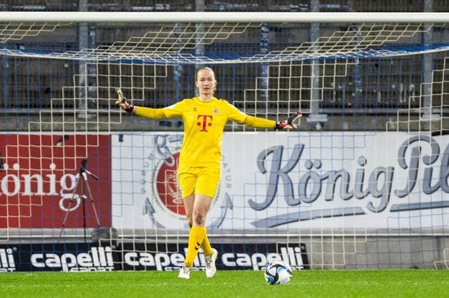 Google Pixel Frauen-Bundesliga 14. Spieltag: MSV Duisburg - 1. FC Köln; 18.02.2024 Paula Hoppe (1. FC Köln, 12) mit dem Ball Google Pixel Frauen-Bundesliga 14. Spieltag: MSV Duisburg - 1. FC Köln; Schauinsland-Reisen-Arena; Duisburg; 18.02.2024 DFB DFL REGULATIONS PROHIBIT ANY USE OF PHOTOGRAPHS AS IMAGE SEQUENCES AND OR QUASI-VIDEO Copyright: xBEAUTIFULxSPORTS Buriakovx