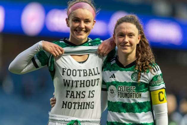 Sport Themen der Woche KW07 Sport Bilder des Tages Rangers Women v Celtic Women Scottish Womens Premier League 1 18 02 2024. Caitlin Hayes with captain Kelly Clark of Celtic with their own take on what has happened with the withdrawal of the away fans tickets following their 1-1 draw during the ScottishPower Womens Premier League match. Rangers FC vs Celtic FC. Ibrox Stadium, Govan, 18 02 2024. Image Credit: Colin Poultney SWPL Govan Ibrox Stadium Glasgow Editorial use only , Copyright: xColinxPoultneyx PSI-19073-0006