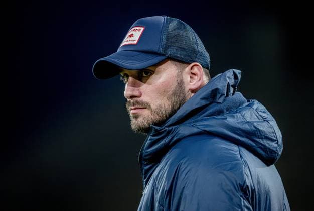 Leipzigs Cheftrainer Trainer Coach Saban Uzun. Fussball 1. Frauen Bundesliga, 13. Spieltag: SGS Essen - RB Leipzig 4:4. 9. Februar 2024: Stadion an der Hafenstrasse, Essen. SGS Essen - RB Leipzig 4:4