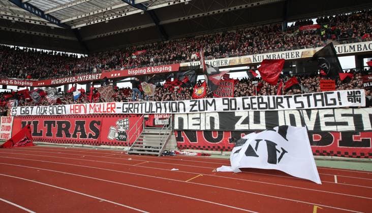 18.02.2024 - Fussball - Saison 2023 2024 - 2. Fussball - Bundesliga - 22. Spieltag: 1. FC Nürnberg FCN ( Club ) - 1. FC Kaiserslautern FCK ( Roten Teufel ) - Sportfoto Zink DaMa - xdaxmax - DFL regulations prohibit any use of photographs as image sequences and or quasi-video - only for editorial use - Spruchband Transparent der Clubfan Clubfans FCN-Fans Fans - Es gibt nur einen Heini Müller - Gratulation zum 90. Geburtstag!