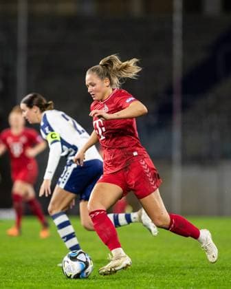 Google Pixel Frauen-Bundesliga 14. Spieltag: MSV Duisburg - 1. FC Köln; 18.02.2024 Marleen Schimmer (1. FC Köln, 23) im Zweikampf mit Hess Alexandra Loy (MSV Duisburg, 20) Google Pixel Frauen-Bundesliga 14. Spieltag: MSV Duisburg - 1. FC Köln; Schauinsland-Reisen-Arena; Duisburg; 18.02.2024 DFB DFL REGULATIONS PROHIBIT ANY USE OF PHOTOGRAPHS AS IMAGE SEQUENCES AND OR QUASI-VIDEO Copyright: xBEAUTIFULxSPORTS Buriakovx