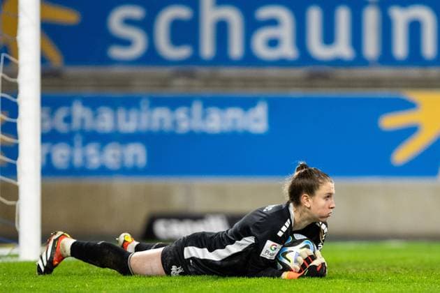Google Pixel Frauen-Bundesliga 14. Spieltag: MSV Duisburg - 1. FC Köln; 18.02.2024 Mahmutovic Ena (MSV Duisburg, 1) Google Pixel Frauen-Bundesliga 14. Spieltag: MSV Duisburg - 1. FC Köln; Schauinsland-Reisen-Arena; Duisburg; 18.02.2024 DFB DFL REGULATIONS PROHIBIT ANY USE OF PHOTOGRAPHS AS IMAGE SEQUENCES AND OR QUASI-VIDEO Copyright: xBEAUTIFULxSPORTS Buriakovx