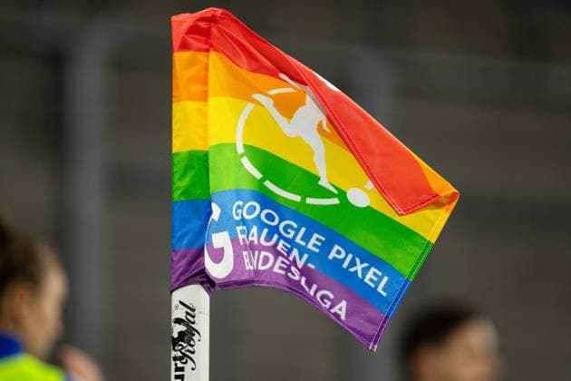 Google Pixel Frauen-Bundesliga 14. Spieltag: MSV Duisburg - 1. FC Köln; 18.02.2024 Eckflagge, Google Pixel Frauen-Bundesliga Google Pixel Frauen-Bundesliga 14. Spieltag: MSV Duisburg - 1. FC Köln; Schauinsland-Reisen-Arena; Duisburg; 18.02.2024 DFB DFL REGULATIONS PROHIBIT ANY USE OF PHOTOGRAPHS AS IMAGE SEQUENCES AND OR QUASI-VIDEO Copyright: xBEAUTIFULxSPORTS Buriakovx