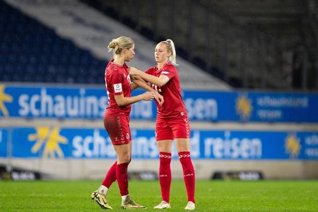 Google Pixel Frauen-Bundesliga 14. Spieltag: MSV Duisburg - 1. FC Köln; 18.02.2024 Sharon Beck (1. FC Köln, 10) als Kapitän Google Pixel Frauen-Bundesliga 14. Spieltag: MSV Duisburg - 1. FC Köln; Schauinsland-Reisen-Arena; Duisburg; 18.02.2024 DFB DFL REGULATIONS PROHIBIT ANY USE OF PHOTOGRAPHS AS IMAGE SEQUENCES AND OR QUASI-VIDEO Copyright: xBEAUTIFULxSPORTS Buriakovx