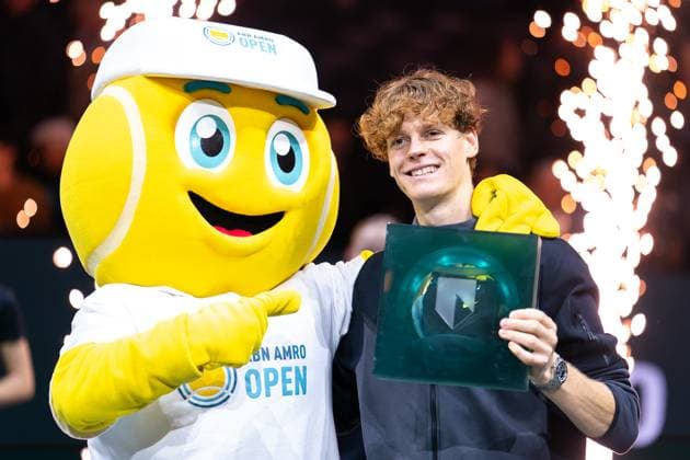 2024-02-18 ABN AMRO Open 2024 - Day 7 ROTTERDAM, NETHERLANDS - FEBRUARY 18: Jannik Sinner of Italy is seen posing with his trophy and the mascotte after winning the tournament during Day 7 of the ABN AMRO Open 2024 at Ahoy on February 18, 2024 in Rotterdam, Netherlands. (Photo by Joris Verwijst BSR Agency) Rotterdam Netherlands Content not available for redistribution in The Netherlands directly or indirectly through any third parties. Copyright: xBSRxAgencyx