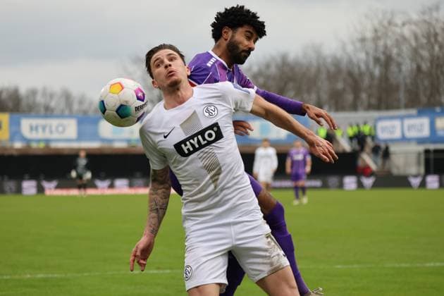 18.02.2024, Fussball, Herren, 2.Bundesliga , 22. Spieltag, Saison 2023 2024, SV 07 Elversberg - VfL Osnabrück, Hugo Vandermersch (SV 07 Elversberg), Noel Niemann (VfL Osnabrück) Elversberg Ursapharm-Arena an der Kaiserlinde Saarland Deutschland (DE)