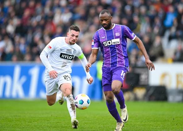 Germany, Spiesen-Elversberg, 18.02.2024, Ursapharm-Arena at Kaiserlinde, SV Elversberg vs VfL Osnabrueck - 2. Bundesliga, Luca Schnellbacher (SV Elversberg) und Oumar Diakhite (VfL Osnabrueck) battle for the ball Spiesen-Elversberg Ursapharm-Arena at Kaiserlinde Saarland Germany