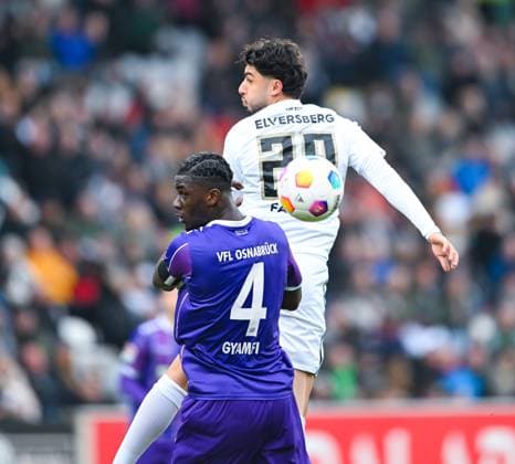 Germany, Spiesen-Elversberg, 18.02.2024, Ursapharm-Arena at Kaiserlinde, SV Elversberg vs VfL Osnabrueck - 2. Bundesliga, Maxwell Gyamfi (VfL Osnabrueck) und Wahid Faghir (SV Elversberg) battle for the ball Spiesen-Elversberg Ursapharm-Arena at Kaiserlinde Saarland Germany