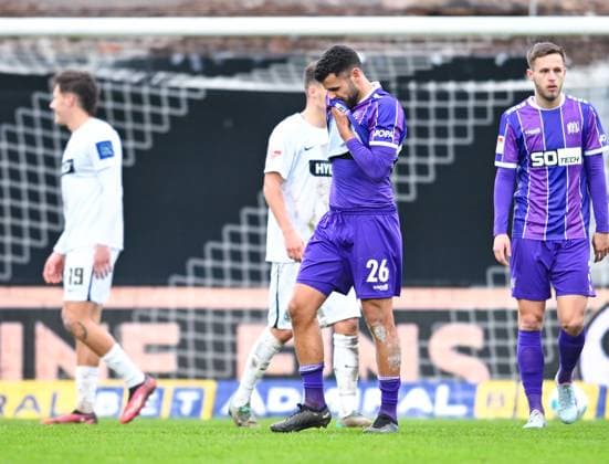 Germany, Spiesen-Elversberg, 18.02.2024, Ursapharm-Arena at Kaiserlinde, SV Elversberg vs VfL Osnabrueck - 2. Bundesliga, Dave Gnaase (VfL Osnabrueck) looks dejected Spiesen-Elversberg Ursapharm-Arena at Kaiserlinde Saarland Germany