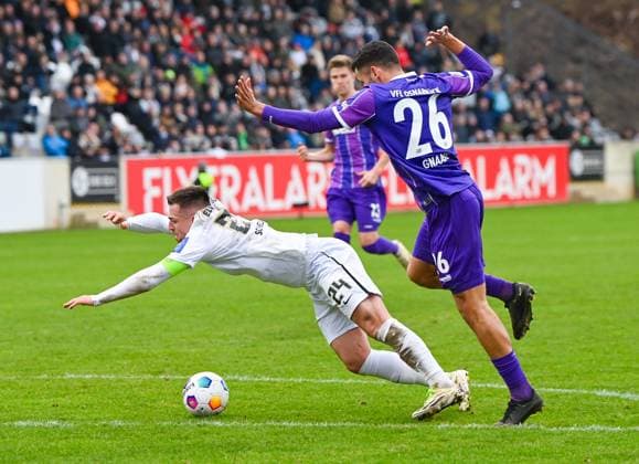 Germany, Spiesen-Elversberg, 18.02.2024, Ursapharm-Arena at Kaiserlinde, SV Elversberg vs VfL Osnabrueck - 2. Bundesliga, Luca Schnellbacher (SV Elversberg) goes down after a push from Dave Gnaase (VfL Osnabrueck) Spiesen-Elversberg Ursapharm-Arena at Kaiserlinde Saarland Germany