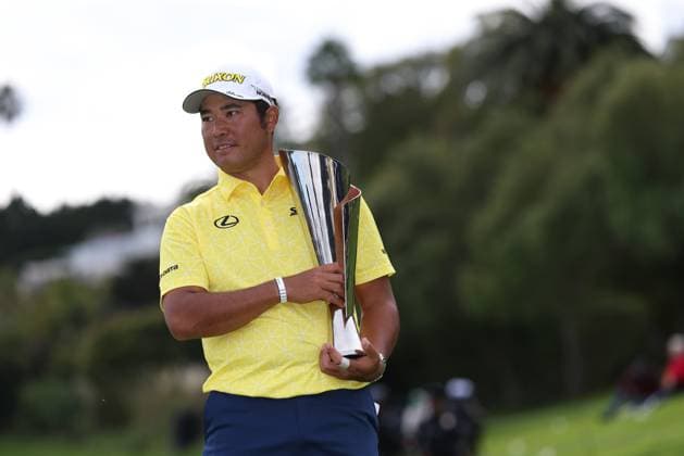 February 18, 2024, Pacific Palisades, California, USA: HIDEKI MATSUYAMA poses with the tournament trophy after the final round of The Genesis Invitational at Riviera Country Club in Pacific Palisades, California. Pacific Palisades USA - ZUMAt158 20240218_zsp_t158_019 Copyright: xBrentonxTsex