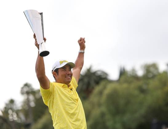 February 18, 2024, Pacific Palisades, California, USA: HIDEKI MATSUYAMA poses with the tournament trophy after the final round of The Genesis Invitational at Riviera Country Club in Pacific Palisades, California. Pacific Palisades USA - ZUMAt158 20240218_zsp_t158_075 Copyright: xBrentonxTsex