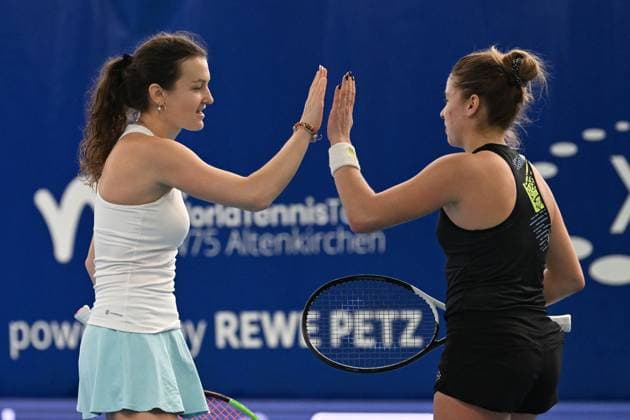 Turniersiegerinnen Maja Chwalinska (POL re) Jesika Maleckova (CZE li) Burgwaechter Ladies Open 2024, Damentennis, ITF Weltranglistenturnier, Finale Doppel, Julia Lohoff (GER) Conny Perrin (CHF) vs. Maja Chwalinska (POL) Jesika Maleckova )CZE), 18.02.2024 Burgwaechter Ladies Open 2024, Damentennis, ITF Weltranglistenturnier, 12.-18.02.2024 Altenkirchen Copyright: xAugstx xEibner-Pressefotox EP_jat