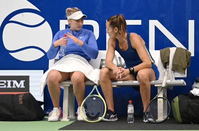 Doppelfinalistinnen Julia Lohoff (GER li) Conny Perrin (CHF re) Burgwaechter Ladies Open 2024, Damentennis, ITF Weltranglistenturnier, Finale Doppel, Julia Lohoff (GER) Conny Perrin (CHF) vs. Maja Chwalinska (POL) Jesika Maleckova )CZE), 18.02.2024 Burgwaechter Ladies Open 2024, Damentennis, ITF Weltranglistenturnier, 12.-18.02.2024 Altenkirchen Copyright: xAugstx xEibner-Pressefotox EP_jat