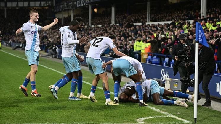 Sport Themen der Woche KW08 Sport Bilder des Tages LIVERPOOL, ENGLAND, - FEBRUARY 19:Jordan Ayew of Crystal Palace celebrate with Jean-Philippe Mateta after scoring a goal during the Premier League match between Everton FC and Crystal Palace at Goodison Park on February 17, 2024 in Liverpool, United K EDITORIAL USE ONLY. No use with unauthorized audio, video, data, fixture lists, club league logos or live services. Online in-match use limited to 120 images, no video emulation. No use in betting, games or single club league player publications Everton FC v Crystal Palace - Premier League Copyright: xSebastianxFrejx