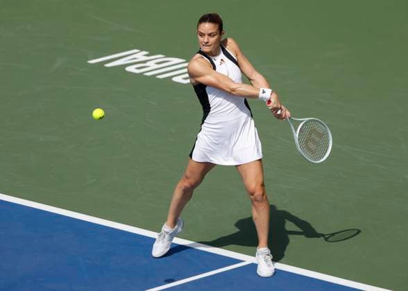 Maria Sakkari, Dubai Duty Free Tennis Championships, Dubai, U.A.E. Tennis - Dubai Tennis Championships 2024 - WTA, Tennis Damen - Dubai Duty Free Tennis Stadium - Dubai - - United Arab Emirates - 20 February 2024. Copyright: xJuergenxHasenkopfx
