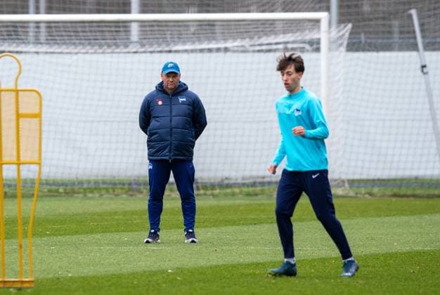 Fussball, Herren, Saison 2023 24, 2. Bundesliga, Hertha BSC, Training, v.l. Trainer Pal Dardai (Hertha BSC), Tim Hoffmann (Hertha BSC), 20.02. 2024,