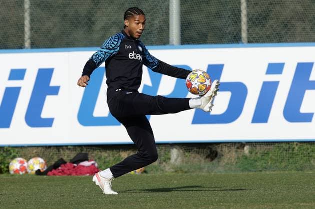Italy: training session SSC Napoli SSC Napoli s Swedish midfielder Jens-Lys Michel Cajuste controls the ball during training ahead of the UEFA Champions League against Barcellona at Konami Center on February 20, 2024, in Castel Volturno, Italy. ABPH8168 Copyright: xAntonioxBalascox