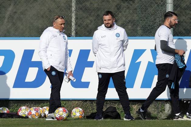 Italy: training session SSC Napoli SSC Napoli s Italian coach Francesco Calzona and Simone Beccaccioli during training ahead of the UEFA Champions League against Barcellona at Konami Center on February 20, 2024, in Castel Volturno, Italy. ABPH8405 Copyright: xAntonioxBalascox