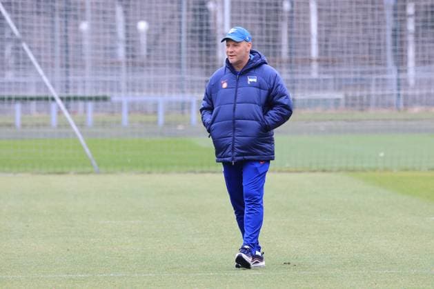 DEU, DFL, 2. FBL Hertha BSC, Training, 20.02.2024, Sportforum, Berlin, DEU, DFL, 2. FBL Hertha BSC, Training, im Bild Cheftrainer Pal Dardai (Hertha BSC Berlin) DFL - regulations prohibit any use of Photographs as image sequences and or quasi-video Foto: Juergen Engler nordphoto GmbH