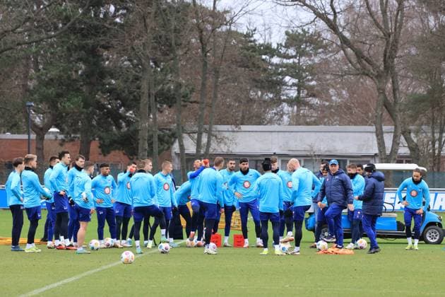 DEU, DFL, 2. FBL Hertha BSC, Training, 20.02.2024, Sportforum, Berlin, DEU, DFL, 2. FBL Hertha BSC, Training, im Bild Cheftrainer Pal Dardai (Hertha BSC Berlin), Hertha-Spielerkreis DFL - regulations prohibit any use of Photographs as image sequences and or quasi-video Foto: Juergen Engler nordphoto GmbH