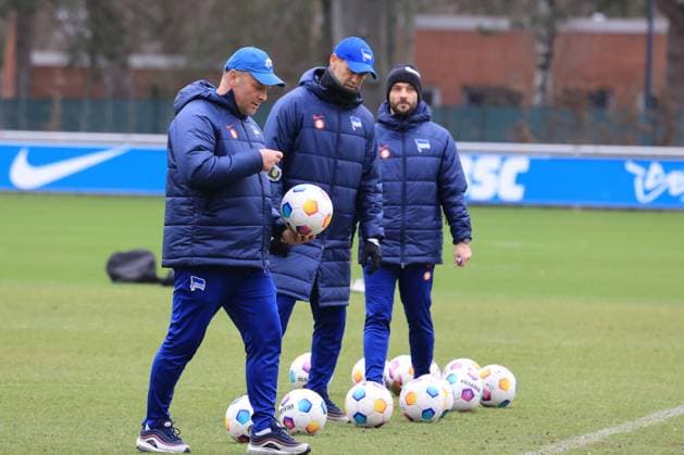 DEU, DFL, 2. FBL Hertha BSC, Training, 20.02.2024, Sportforum, Berlin, DEU, DFL, 2. FBL Hertha BSC, Training, im Bild Cheftrainer Pal Dardai (Hertha BSC Berlin), Co-Trainer Tamas Bodog (Hertha BSC Berlin), Co-Trainer Admir Hamzagic (Hertha BSC Berlin) DFL - regulations prohibit any use of Photographs as image sequences and or quasi-video Foto: Juergen Engler nordphoto GmbH