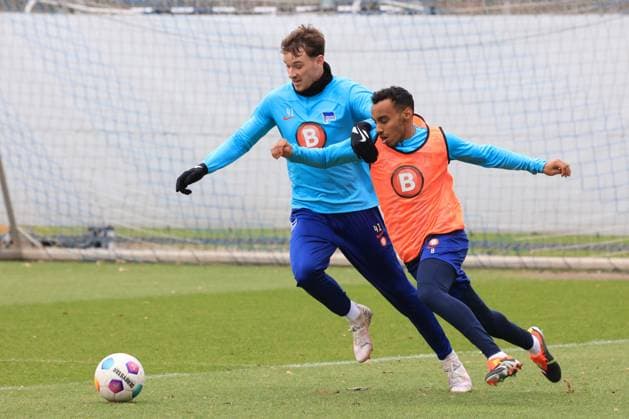 DEU, DFL, 2. FBL Hertha BSC, Training, 20.02.2024, Sportforum, Berlin, DEU, DFL, 2. FBL Hertha BSC, Training, im Bild Pascal Klemens (Hertha BSC Berlin 41), Bilal Hussein (Hertha BSC Berlin 8) DFL - regulations prohibit any use of Photographs as image sequences and or quasi-video Foto: Juergen Engler nordphoto GmbH