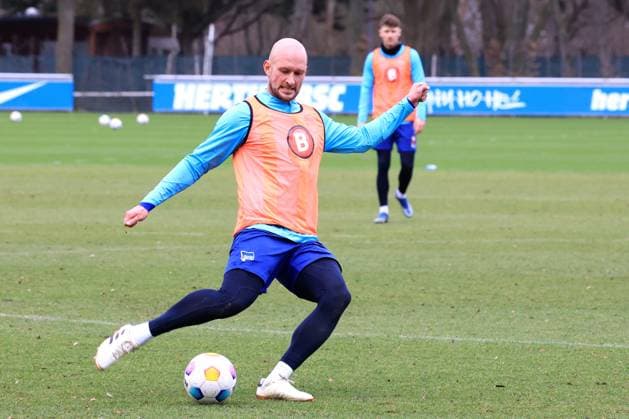 DEU, DFL, 2. FBL Hertha BSC, Training, 20.02.2024, Sportforum, Berlin, DEU, DFL, 2. FBL Hertha BSC, Training, im Bild Toni Leistner (Hertha BSC Berlin 37) DFL - regulations prohibit any use of Photographs as image sequences and or quasi-video Foto: Juergen Engler nordphoto GmbH
