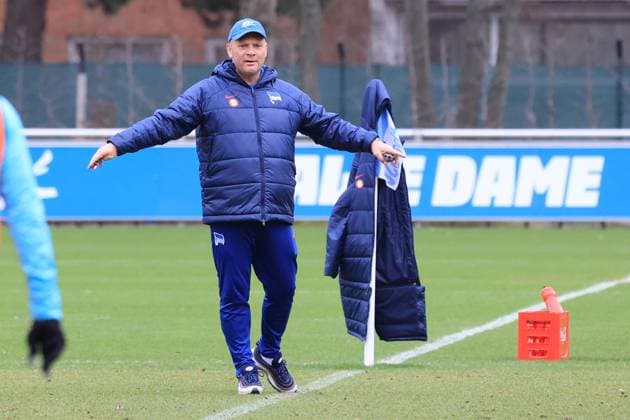 Sport Bilder des Tages DEU, DFL, 2. FBL Hertha BSC, Training, 20.02.2024, Sportforum, Berlin, DEU, DFL, 2. FBL Hertha BSC, Training, im Bild Cheftrainer Pal Dardai (Hertha BSC Berlin) DFL - regulations prohibit any use of Photographs as image sequences and or quasi-video Foto: Juergen Engler nordphoto GmbH