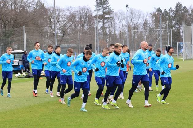 DEU, DFL, 2. FBL Hertha BSC, Training, 20.02.2024, Sportforum, Berlin, DEU, DFL, 2. FBL Hertha BSC, Training, im Bild Auslauftraining, auslaufen nach einem Spiel, Hertha-Spielerkreis DFL - regulations prohibit any use of Photographs as image sequences and or quasi-video Foto: Juergen Engler nordphoto GmbH
