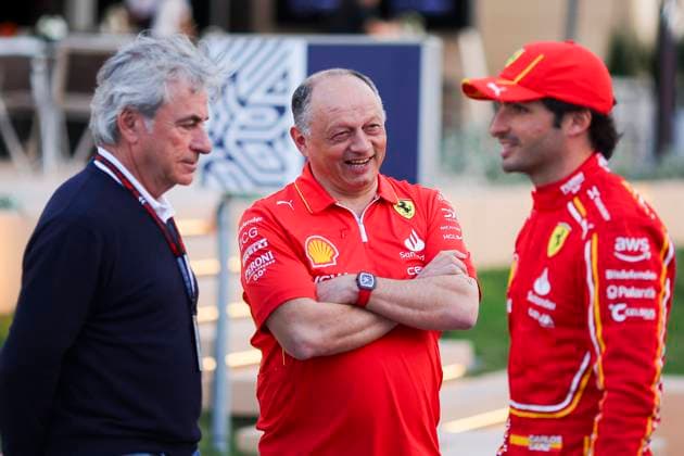 Sport Themen der Woche KW08 Sport Bilder des Tages VASSEUR FrÃ dÃ ric (fra), Team Principal & General Manager of the Scuderia Ferrari, portrait SAINZ Carlos (spa), Scuderia Ferrari SF-24, portrait during the Formula 1 Aramco pre-season testing 2024 of the 2024 FIA Formula One World Championship, WM, Weltmeisterschaft from February 21 to 23, 2024 on the Bahrain International Circuit, in Sakhir, Bahrain - F1 - PRE-SEASON TESTING 2024 - BAHRAIN DPPI Panoramic  20240220_R3015805
