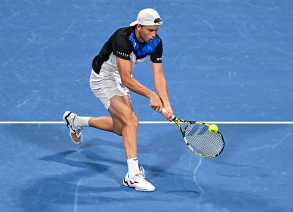 ATP, Tennis Herren Qatar Exxonmobil Open Tennis Tournament 2024 Alexandre Muller of France is playing against Andy Murray of Great Britain in his round of 32 singles match at the ATP Qatar ExxonMobil Open tennis tournament at the Khalifa International Tennis Complex in Doha, Qatar, on February 20, 2024. DOHA Qatar  Copyright: xNoushadxThekkayilx originalFilename:varittyakkal-atpqatar240220_npp2m.jpg