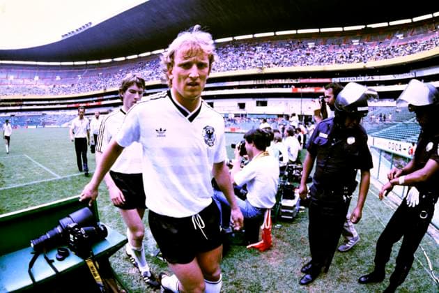 BREHME Andreas Team Deutschland Mexiko Reise mit Franz Beckenbauer mit Laenderspiel gegen Mexiko Mexico 13.06.1985 *** BREHME Andreas Team Germany Mexico Trip with Franz Beckenbauer with country match against Mexico Mexico 13 06 1985 Copyright: xLacixPerenyix