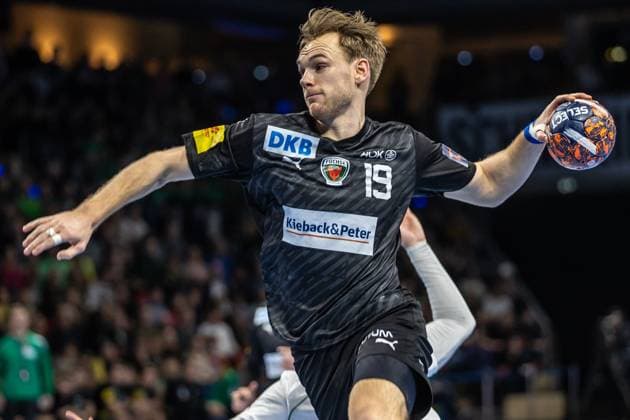 20.02.2024, Berlin, Handball, EHF European League, Hauptrunde, Gruppe IV, 2. Spieltag, Max-Schmeling-Halle: Fuechse Berlin gegen Sporting CP Lissabon. Berlins Mathias Gidsel wirft den Ball auf das Tor. Fuechse Berlin - Sporting CP Lissabon