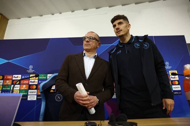 Foto Alessandro Garofalo LaPresse 20 febbraio 2024 Napoli, Italia calcio Champions League 2023 2024 - stadio Diego Armando Maradona conferenza stampa Barcelona Nella foto: Francesco Calzona allenatore (SSC Napoli); Giovanni Di Lorenzo (SSC Napoli); Febraury 20, 2024 Naples, Italy sport soccer Champions League 2023 2024 - Diego Armando Maradona stadium press conference, PK, Pressekonferenz Barcelona In the pic: Francesco calzona coach (SSC Napoli);Giovanni Di Lorenzo (SSC Napoli);  Copyright: xAlessandroxGarofalo LaPressex