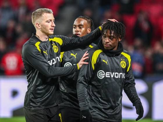 Marco Reus (Borussia Dortmund BVB, 11) und Samuel Bamba (Borussia Dortmund BVB, 48), NLD, PSV Eindhoven vs. Borussia Dortmund BVB, UEFA Champions League 2023 24 - Achtefinale, Hinspiel, 20.02.2024, NLD, PSV Eindhoven vs. Borussia Dortmund BVB, UEFA Champions League 2023 24 - Achtefinale, Hinspiel, 20.02.2024, Foto: Eibner-Pressefoto Gabriel Boia EIndhoven Copyright: xEibner-Pressefoto GabrielxBoiax EP_EER
