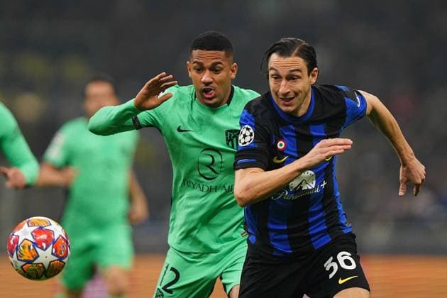 Foto Spada LaPresse 20 febbraio 2024 - Milano , Italia - calcio - Fc Inter Vs Atletico Madrid - Champions League 2023 2024 - Stadio San Siro Nella foto: Matteo Darmian (FC Inter); February 20 , 2024 Milan , Italy - sport, calcio - Fc Inter Vs Atletico Madrid - Champions League 2023 2024 - San Siro Stadium . In the pic : Matteo Darmian (FC Inter);  Copyright: xSpada LaPressex