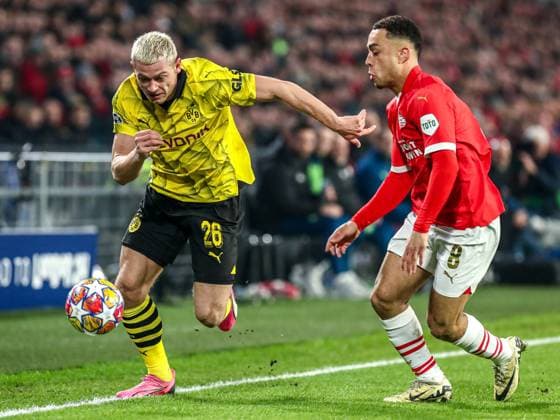 Julian Ryerson (Borussia Dortmund BVB, 26) im Zweikampf gegen Sergino Dest (PSV Eindhoven, 08), NLD, PSV Eindhoven vs. Borussia Dortmund BVB, UEFA Champions League 2023 24 - Achtefinale, Hinspiel, 20.02.2024, NLD, PSV Eindhoven vs. Borussia Dortmund BVB, UEFA Champions League 2023 24 - Achtefinale, Hinspiel, 20.02.2024, Foto: Eibner-Pressefoto Gabriel Boia EIndhoven Copyright: xEibner-Pressefoto GabrielxBoiax EP_EER