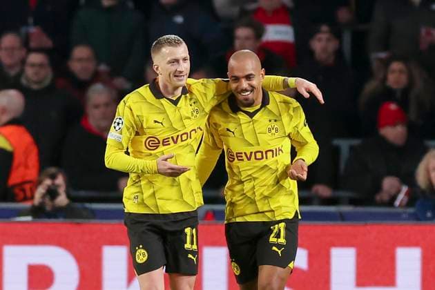 Donyell Malen (Borussia Dortmund) bejubelt seinen Treffer zum 0:1 mit Marco Reus (Borussia Dortmund), UEFA Champions League 2023 2024 - Round of 16 - 1st leg, PSV Eindhoven vs Borussia Dortmund, PSV Stadion, 20.02.2024, Eindhoven, Netherlands.