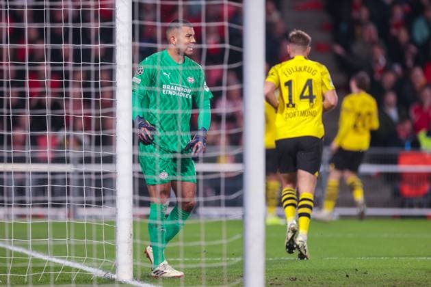 20.02.2024, Fussball, Saison 2023 2024, UEFA Champions League, Achtelfinale, Runde 1, PSV Eindhoven - Borussia Dortmund, Walter Benitez (PSV Eindhoven) ist sauer, Eindhoven Philips Stadion Nordbrabant Niederlande xRHR-FOTO DEx Copyright: DennisxEwert RHR-FOTOx RHR-FOTO DE